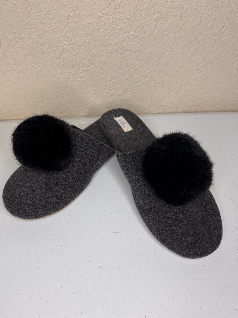 Stars Above Gray Black Pom Pom Slippers House Shoes Women's Size 9